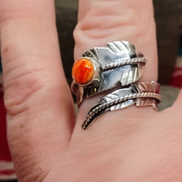 Signed MJ Sterling Silver Orange Spiny Oyster Shell Feather Adjustable Ring - Picture 3 of 8